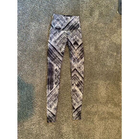 Lululemon Wunder Under roll down leggings. Size 2 - Picture 5 of 7